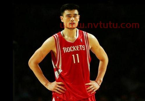 篮球明星的球衣号码有哪些 (姚明打篮球衣服编号码)