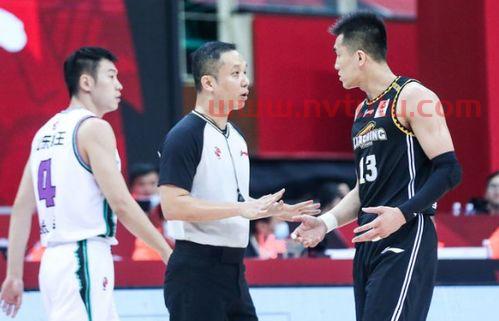 篮球比赛观众跟裁判吵架(篮球比赛中与裁判发生争执属于侵人犯规吗)